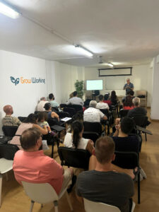 Personas asistentes al evento de inteligencia artificial en Málaga impartido por Nacho Gutiérrez en Grow Working.